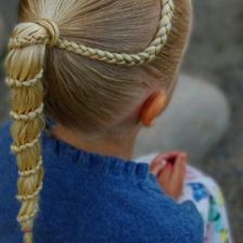 Милана Максимовна Сухова в конкурсе «Самая креативная прическа»