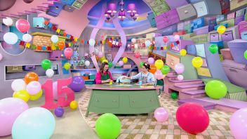 Мастерская УМЕЛЫЕ РУЧКИ к юбилею канала «Карусель». Выпуск 245. Карусель из стаканчика