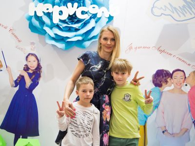 Телеканал «Карусель» открыл звездную фотовыставку к своему 5-летию