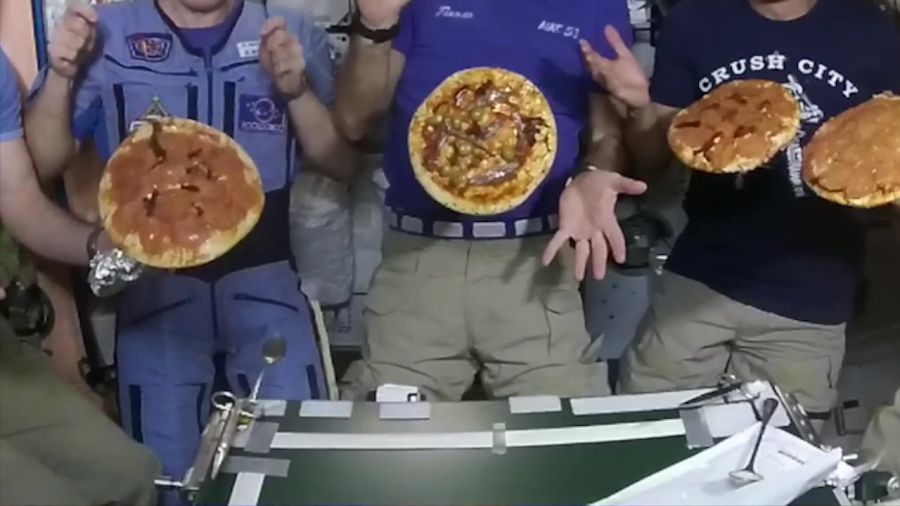 Пицца в космосе