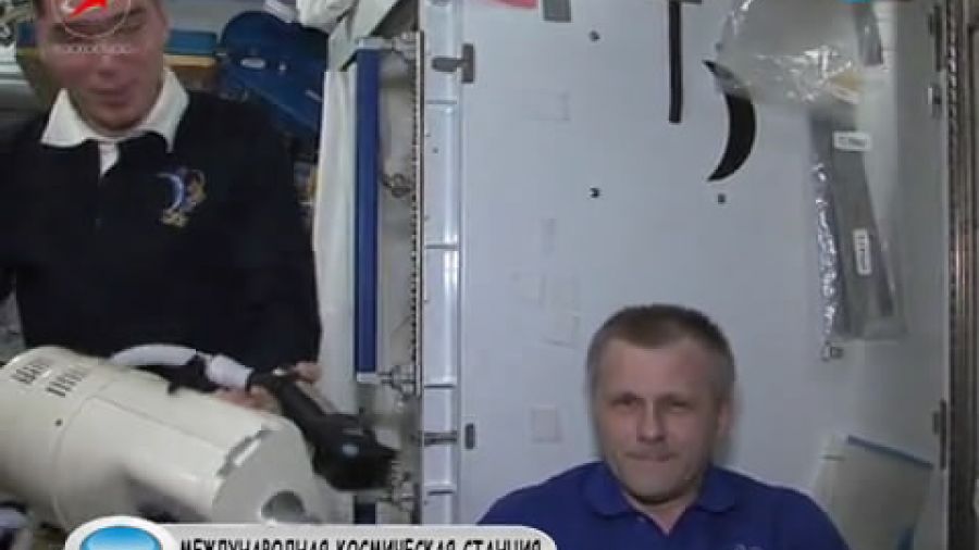 Как подстричь волосы в условиях невесомости? Вместе или отдельно смотрят космонавты фильмы?