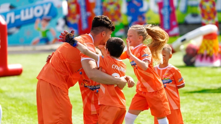 «ФУТБОЛ-ШОУ»: прогулка-тренировка с «Персиковыми гепардами»