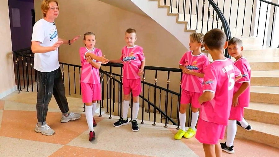 В гостях у «Малиновых гладиаторов»: как отдыхают участники «ФУТБОЛ-ШОУ»