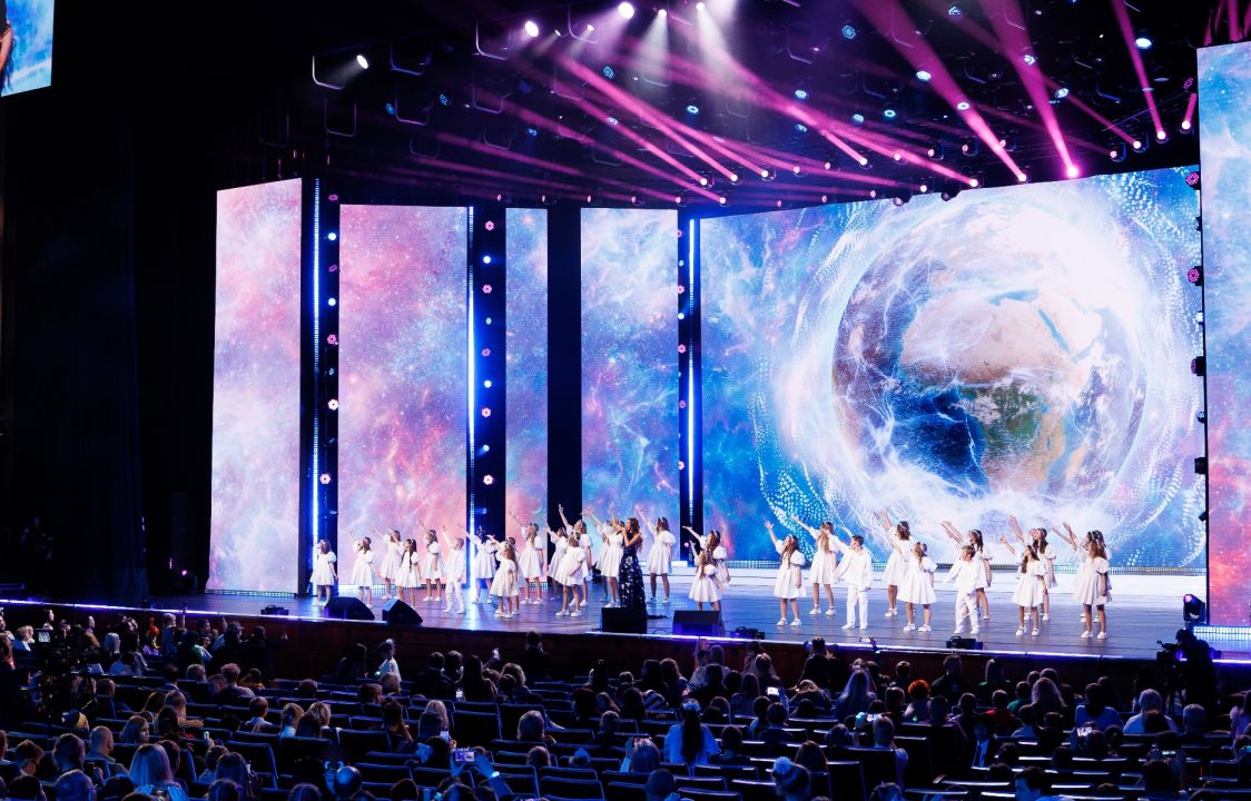 Кремлевская елка 2006. Кремлёвская ёлка 2021 на канале карусель. Телеверсия новогоднего спектакля. Герои карусели кремлевский дворец. Кремлёвская ёлка 2022.