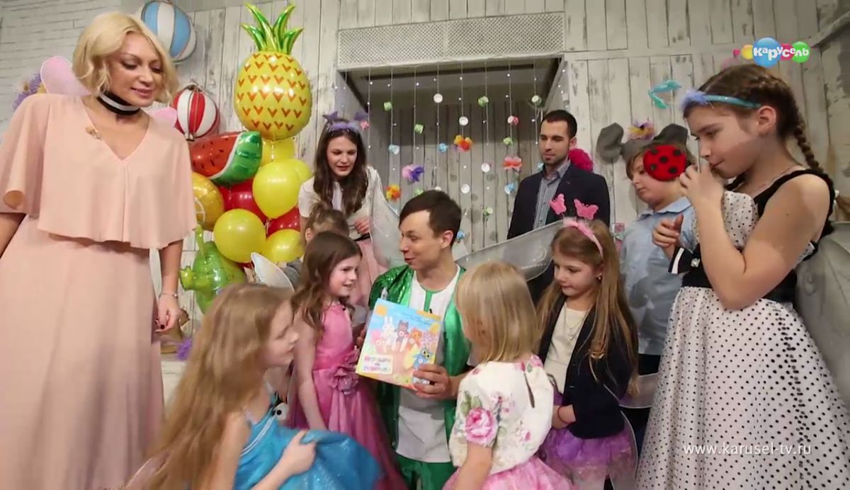 Большие праздники на канале карусель. Праздник канала карусель. Скидка на пиротехнику. Праздник 29 интересное празднование. Смешарики работники макдональдса.