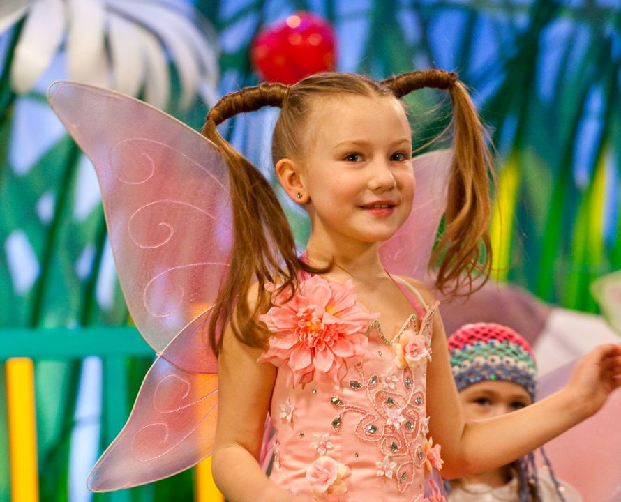 включи мы идем играть. включи мы идем играть. стрекотуша и мишка тишка. мы идём играть. идем играть.